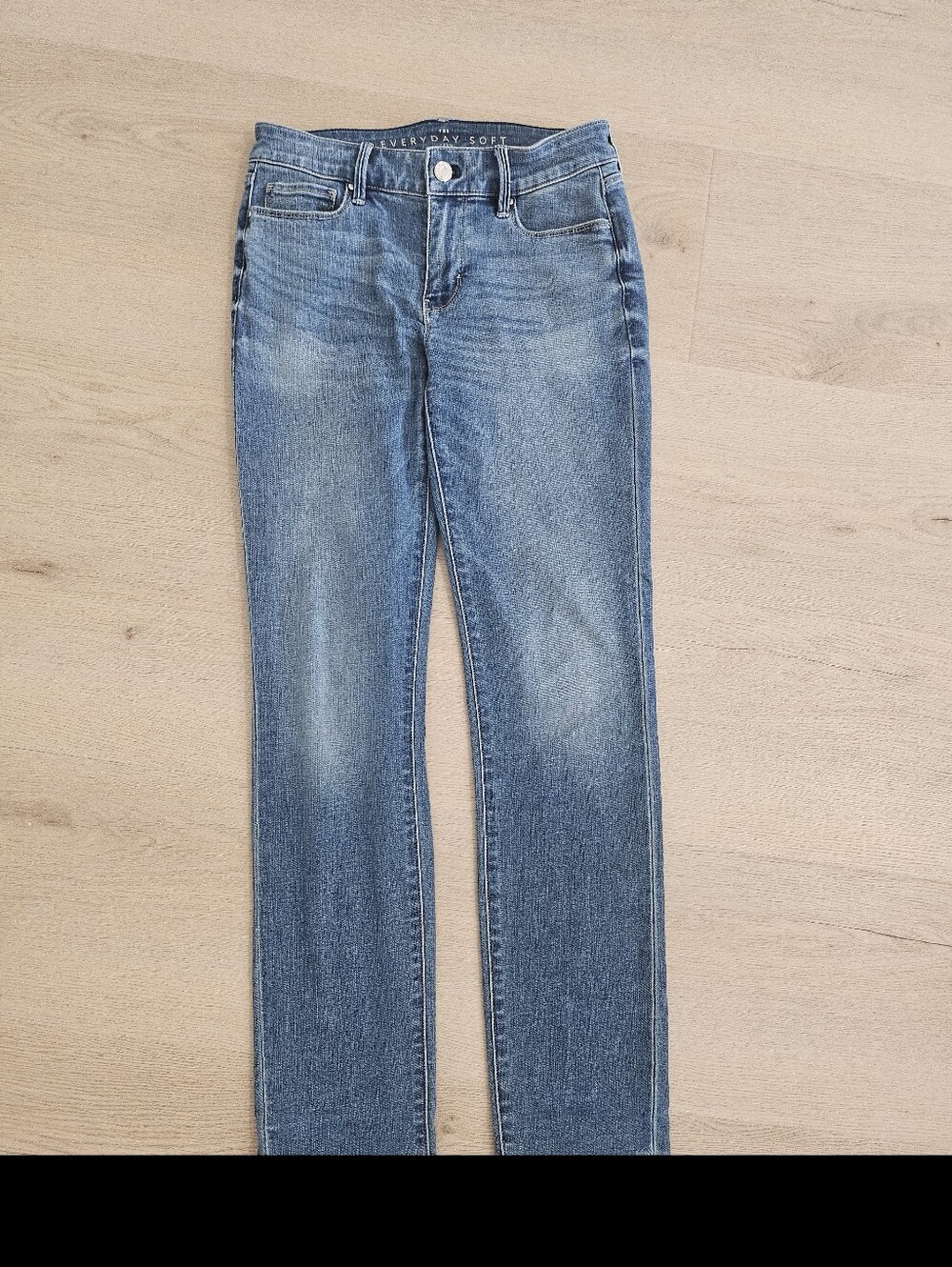 White House Black Market Everyday Soft Skinny Jeans in Blue Size 4